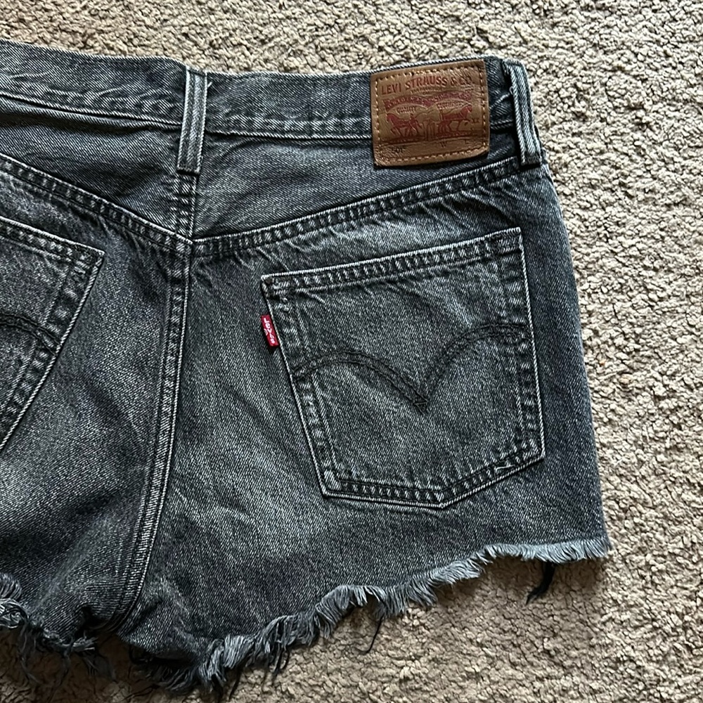 Levi’s 501 high waisted cut off denim shorts, sz 29